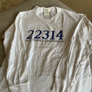 Women’s size S Old Town Alexandria long sleeve tshirt (22314) in great worn cond